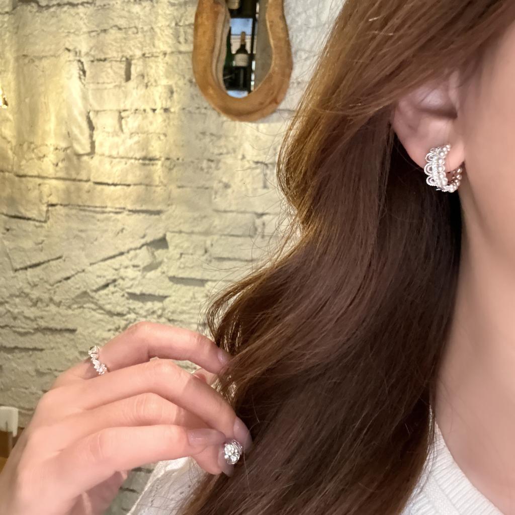 Pearl Crown Lace Earrings Fashion Versatile Ear Buckles Simple Earrings Light Luxury Geometry