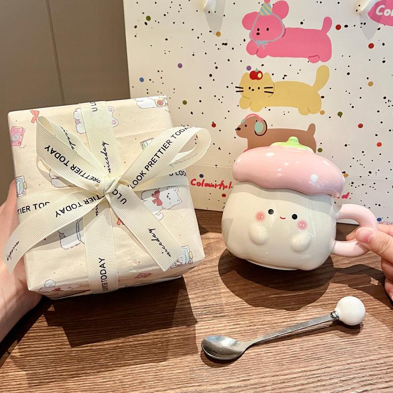 Girly Heart Birthday Gift Cute Strawberry Mark Water Cup Couple Ceramic Cup with Lid Spoon Office Coffee Cup