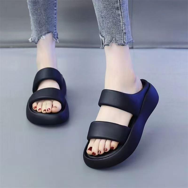 

Летние тапочки женские 2025 новые для улицы модные платформа знаменитости в интернете повседневные сандалии на мягкой подошве нескользящие пляжные прохладные тапочки 35 чёрный