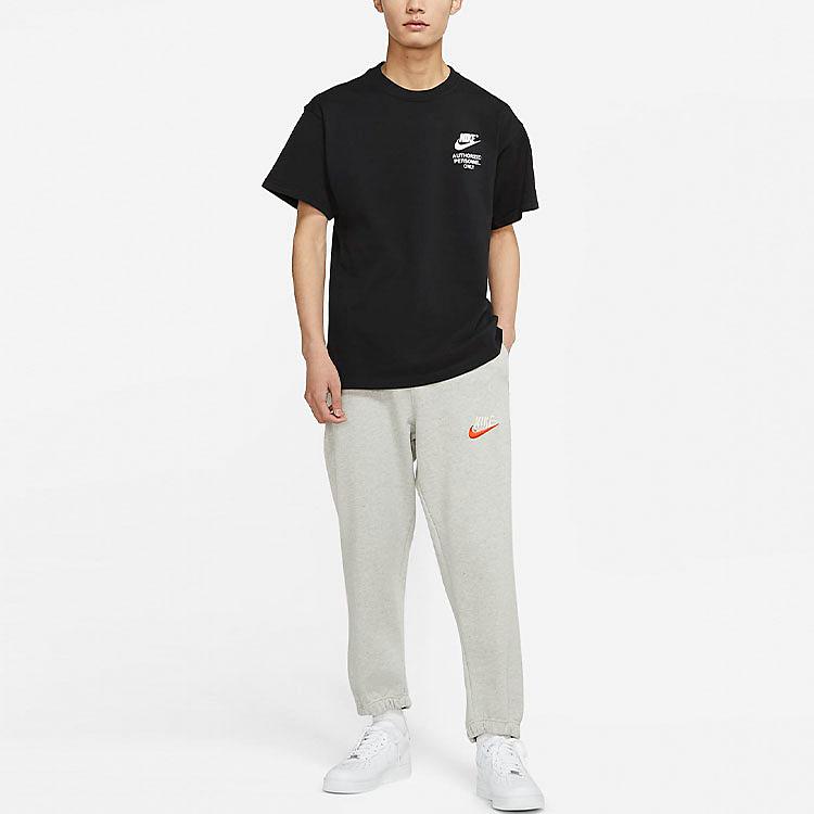 Nové pánské tričko s retro potiskem loga Nike Sportswear s kulatým výstřihem, černé DM6428-010