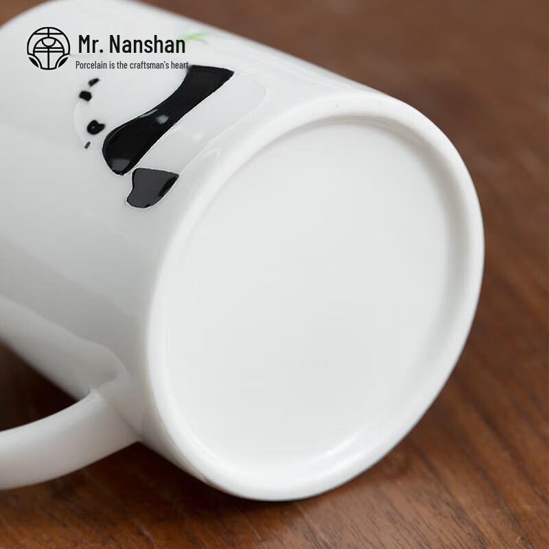 Nanshan Hand-Painted Ceramic Teacup Gift Set with Lid