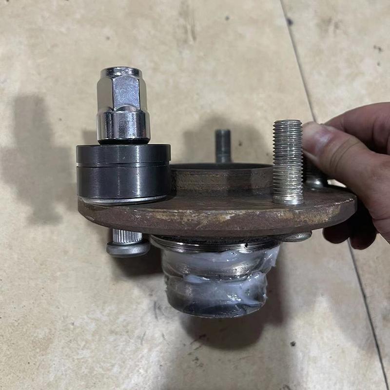 1 bucată 22800 de înlocuire a instalatorului de șuruburi de roți, compatibil cu majoritatea șuruburilor de roți pentru autovehicule și camioane ușoare.