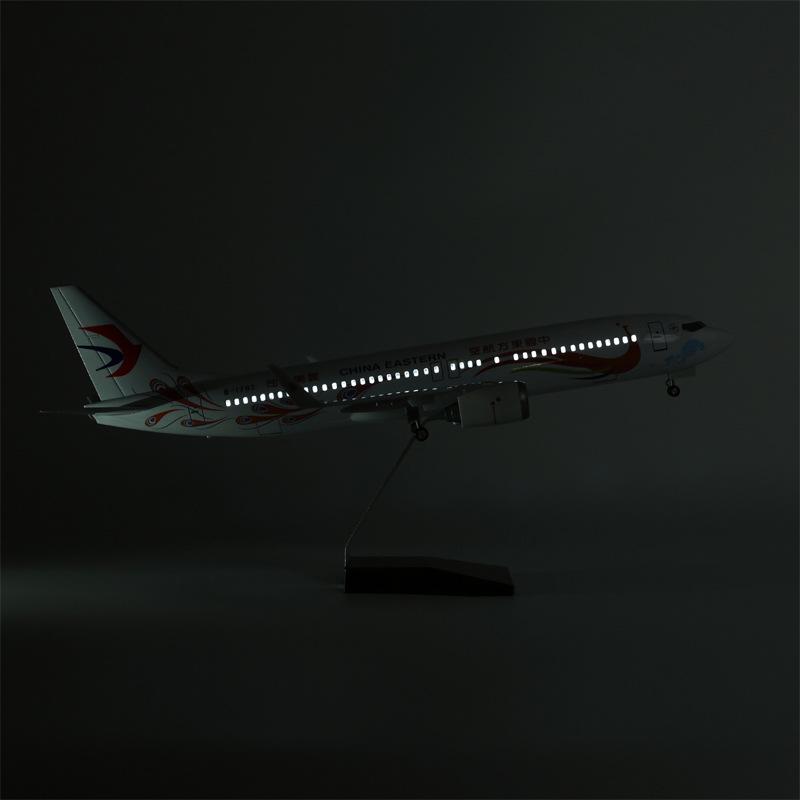 Aircraft Diecast Airplane 47cm B737-800 China Eastern Airlines Yunnan Peacock Sound-Activated Light With Wheels Collectible Toy
