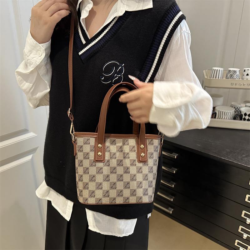 Foreign style small bucket bag women's new versatile shoulder messenger bag highend vegetable basket handbag