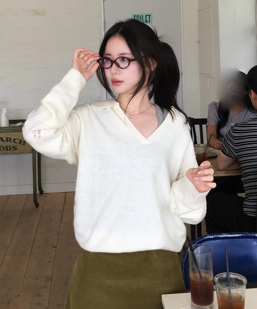 FOLNUA Damage V Neck Collar Knit (Ivory)