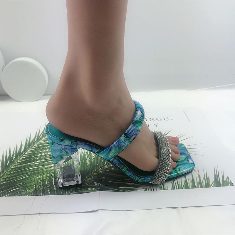 Letní dámské fetiš 8,5 cm vysoké podpatky Mules Blokové průhledné podpatky Třpytivé křišťálové pantofle Kožené lesklé nazouváky Graffiti boty