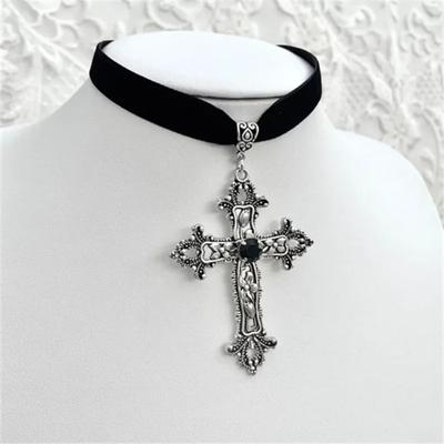 Collier Pendentif Croix Motif Irrégulier Couleur Noir Gothique, Accessoires de Collier Court pour Femmes Bijoux Tendance Personnalisés