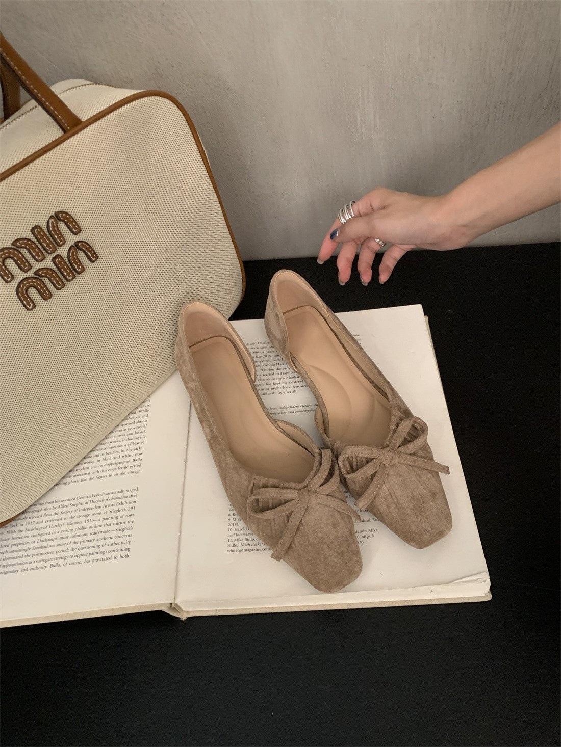 

Mary Jane shoes spring and autumn 2025 new bow one-foot slip granny shoes single shoes women s French retro beanie shoes 39 абрикосовий