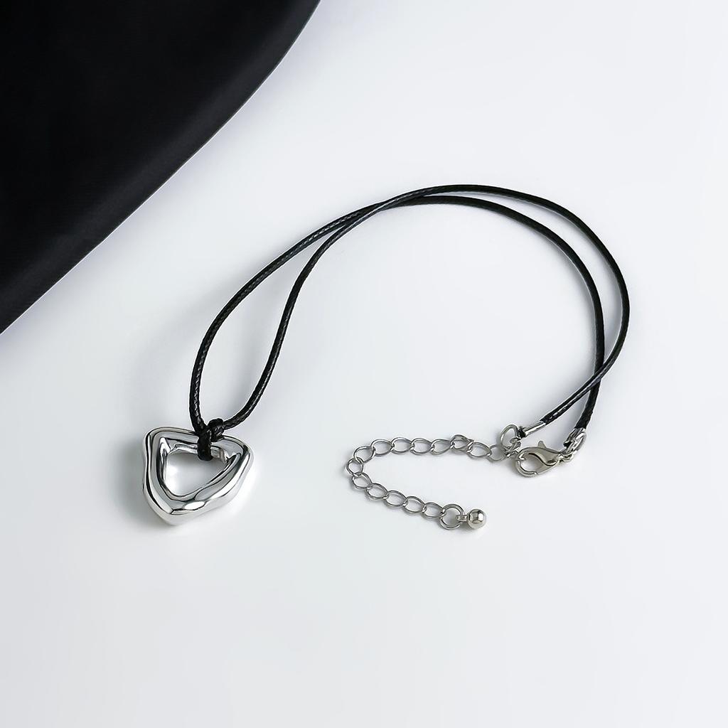 Simple geometric love hollow pendant necklace hip-hop sweet and cool irregular versatile necklace