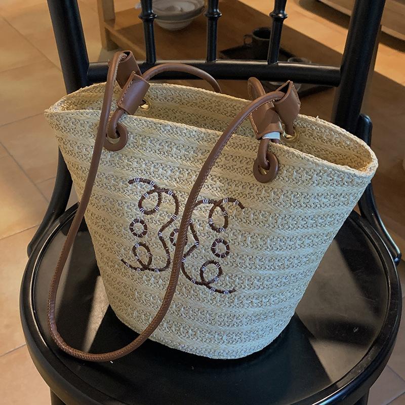 Bag women's new summer versatile straw woven shoulder bag casual woven bag beach vacation bucket bag