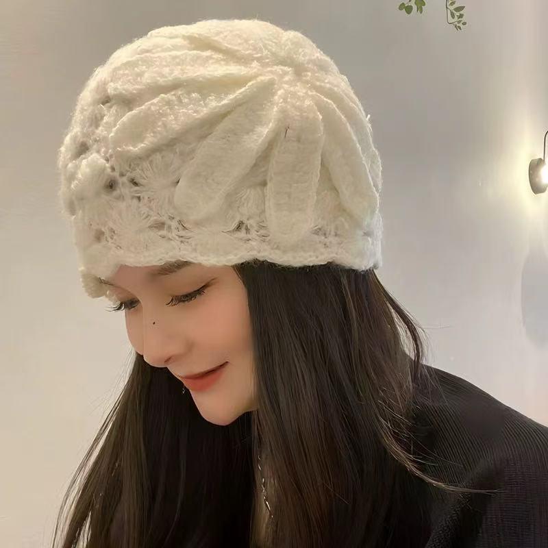 

Жіноча В язана Шапка Біні Ручної Роботи в Ретро Стилі - Тонка, Ажурна Вовна для Весни/Осені M (56-58cm)