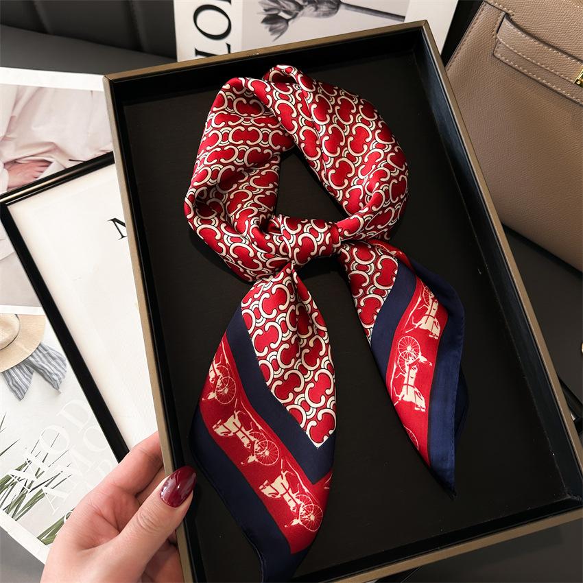 Xiaoxiangfeng Silk Scarf Letter Scarf Light Luxury Women S Square Scarf 70Cm Foreign Style Versatile Scarf Professional Silk Scarf Shawl 70 * 70Cm (1-3cm error)