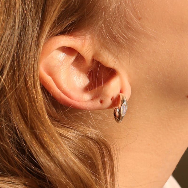 REINDEER GENTLE STONE EARRING 01