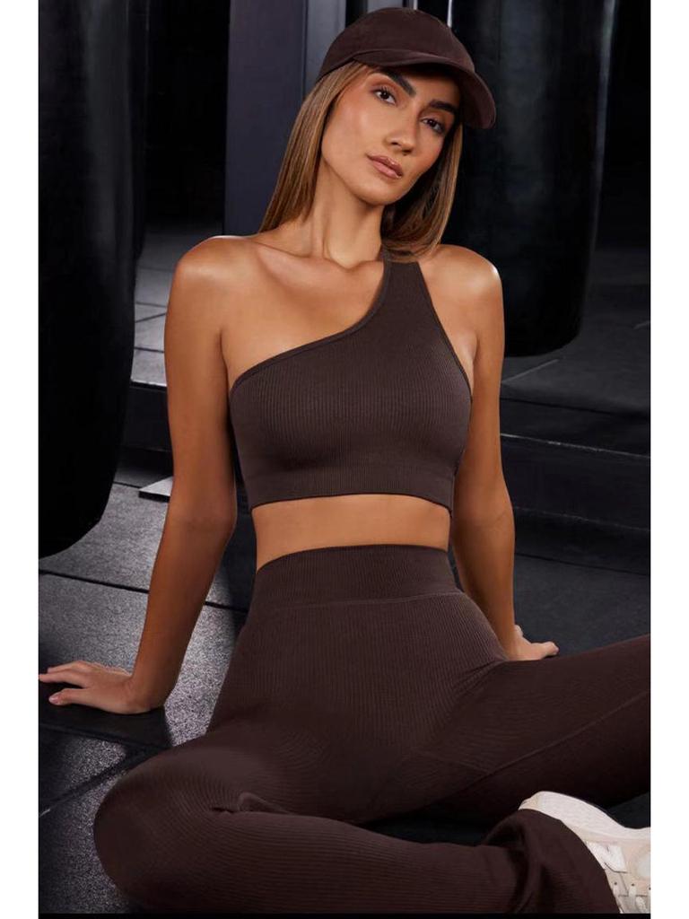 Damski prążkowany zestaw do jogi: Bezszwowy biustonosz odkrywający ramiona z majtkami i szortami z wysokim stanem