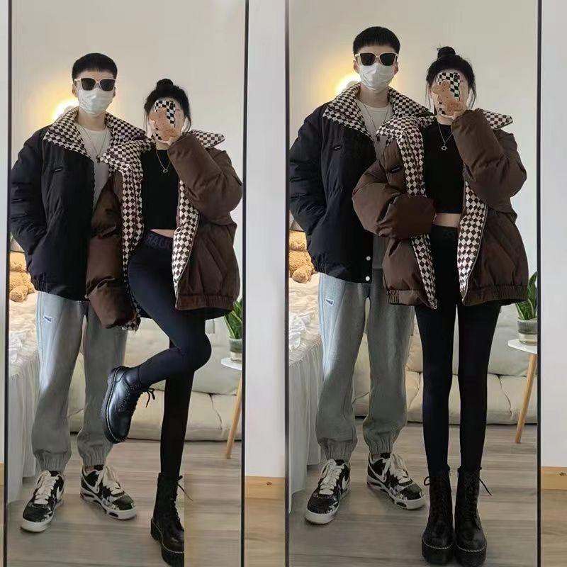 

2024 новая клетчатая пара хлебная одежда корейская версия зимнего свободного повседневного ленивого ветра утолщенного хлопкового пальто для женщин