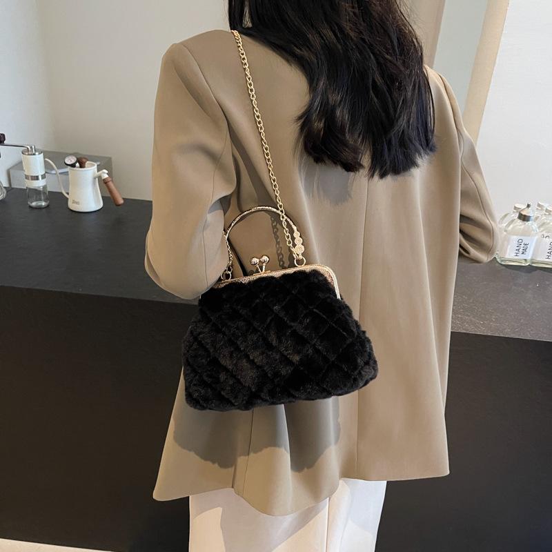 Rhombus chain small bag women's 2025 new plush bag versatile clip shell bag handbag hair bag