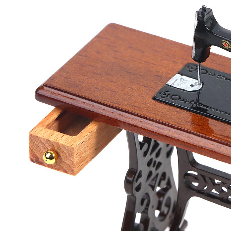 Decoración de casa de muñecas Muebles en miniatura Máquina de coser de madera Juguete con hilo
