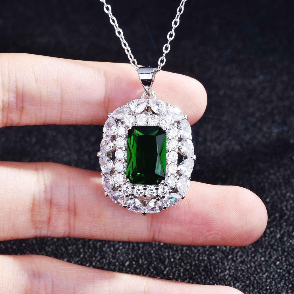 Emerald Pendant Zircon Necklace: Classic Vintage Jewelry with Full Diamond Look (X6590)