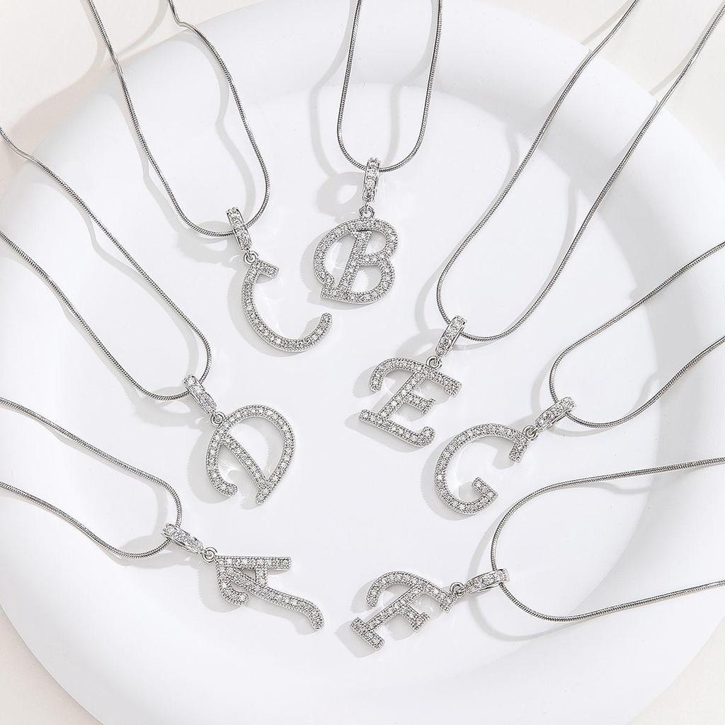 Königliches Hof-Halsband inspiriert von Mean Girls - Set mit Anhängern: Kreuz, Krone & römische Ziffern, vollständig besetzt mit Zirkonia - Luxuriöser, vergoldeter Kupfer-Choker für Damen