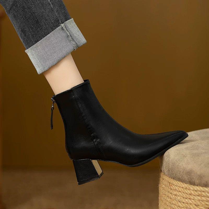 2025 Autumn/Winter French Retro Pointed Chunky Heel Chelsea Ankle Boots
