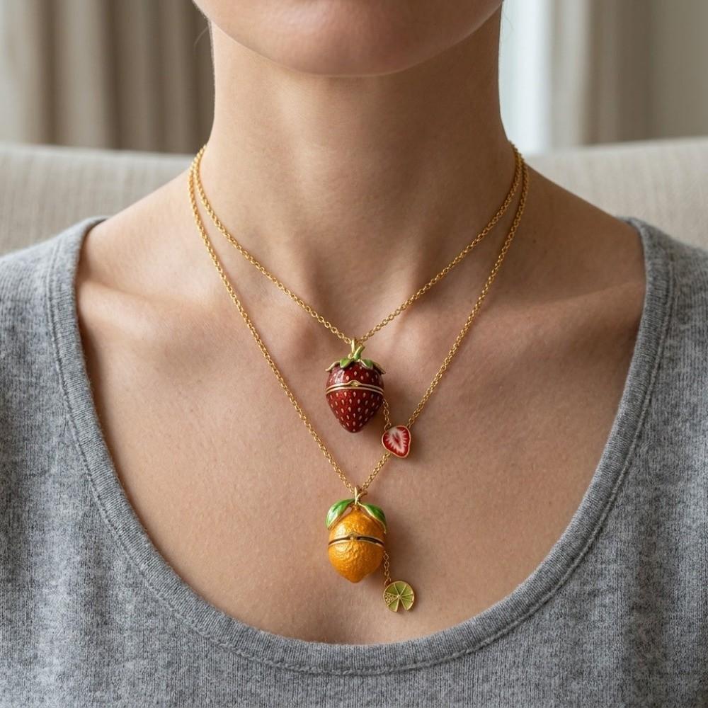 Otevírací smaltovaný náhrdelník jahoda glazované ovoce choker dámský