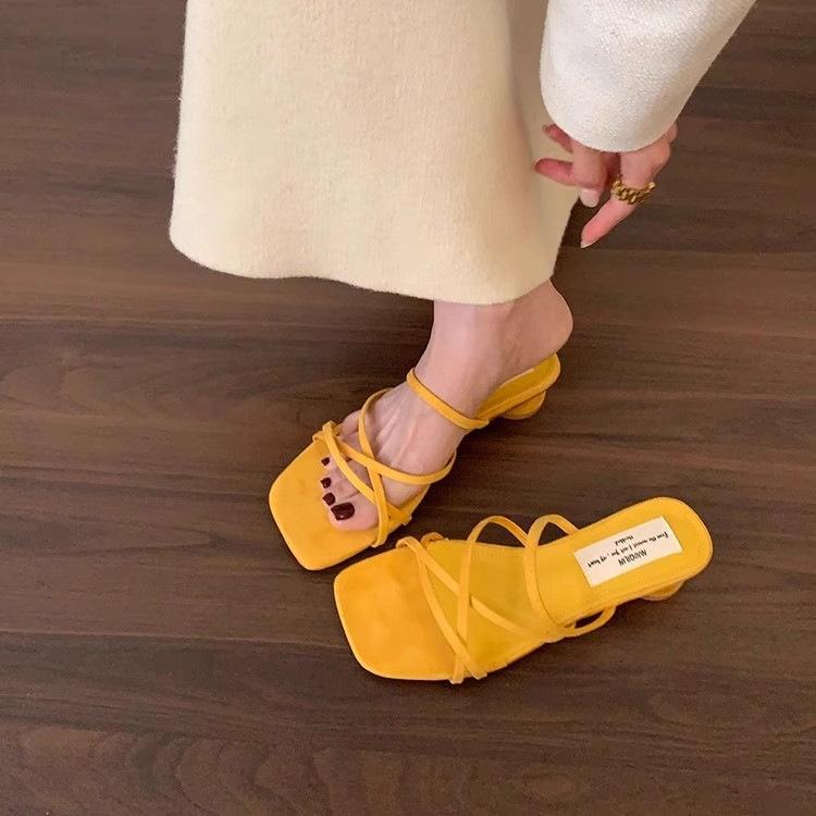 

Туфли-шлепанцы на толстом каблуке, маленькие и стильные, женская обувь 2025, новые, розовые, под юбку, слово с босоножками на толстом каблуке, женские 39 жёлтый