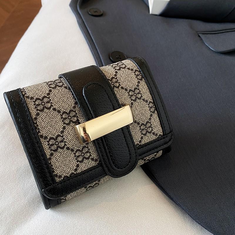 

2025 Retro Floral Belt Buckle Tri-fold Wallet One Size