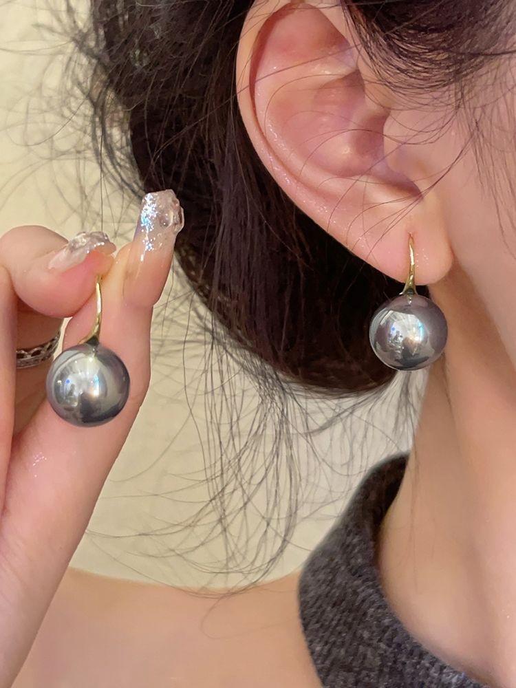Gray French Romantic Pearl Stud Earrings - 2023 Summer Collection, High-End Design for Women