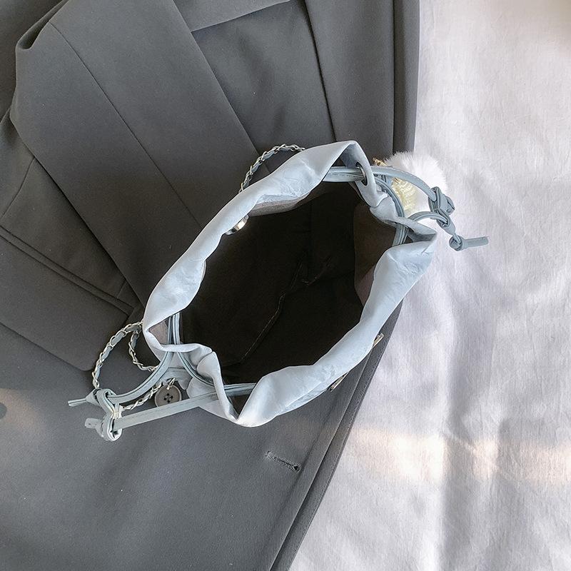2025 New Spring Popular Chain Small Bag Women's Niche Design Butterfly Messenger Bag Casual Shoulder Bucket Bag
