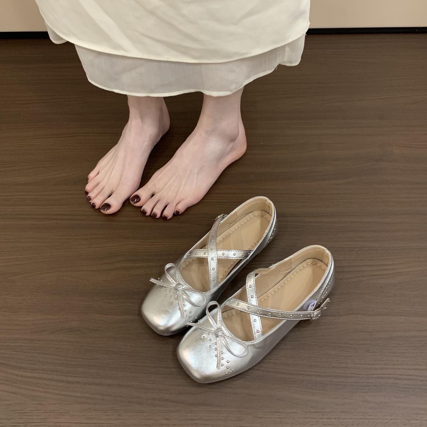 

Spring and summer 2025 new square head bow flat bottom Mary Jane single shoes rivet cross belt soft leather women s shoes 40 серебряный