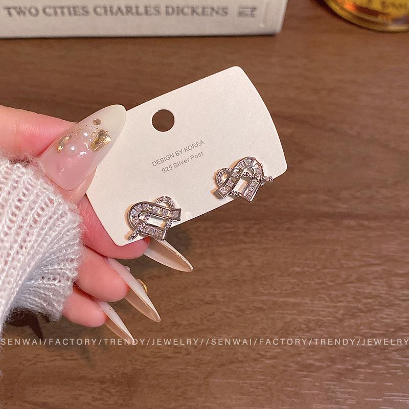 Korean sweet temperament exquisite zircon love stud earrings light luxury niche fashion versatile temperament peach heart earrings earrings