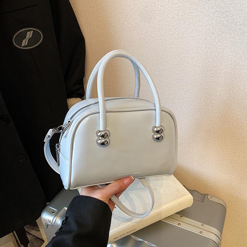 High-end niche design small square bag women's 2025 summer new fashion handbag commuter simple shoulder bag bag