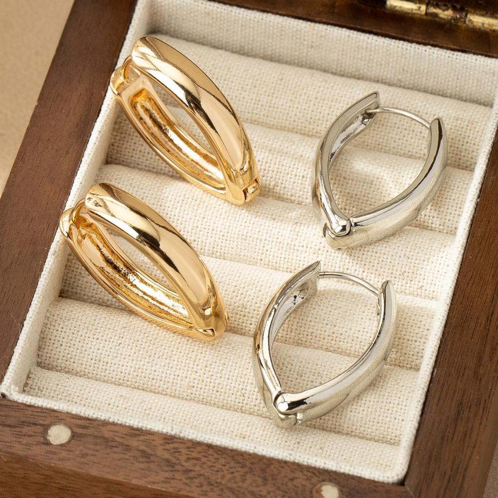 V-shaped Glossy Earrings Simple and Exquisite Stud Earrings Elegant and Sweet Trendy Earrings