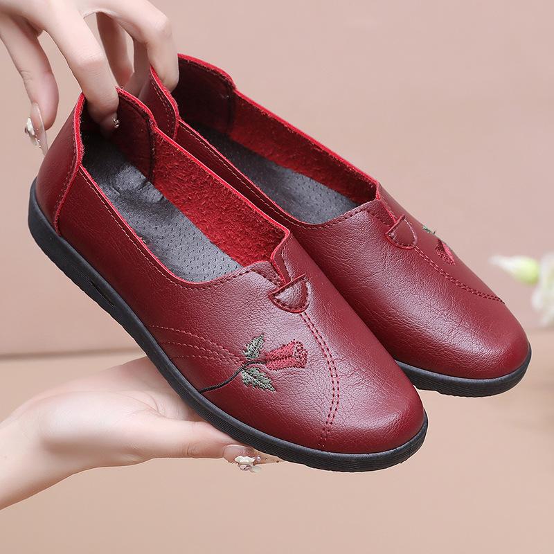 Middle-aged and Elderly Women's Spring and Autumn Floral Embroidered Comfortable Slip on Shoes Mom's Soft Sole Loafers Granny's Flat Non-slip Shoes