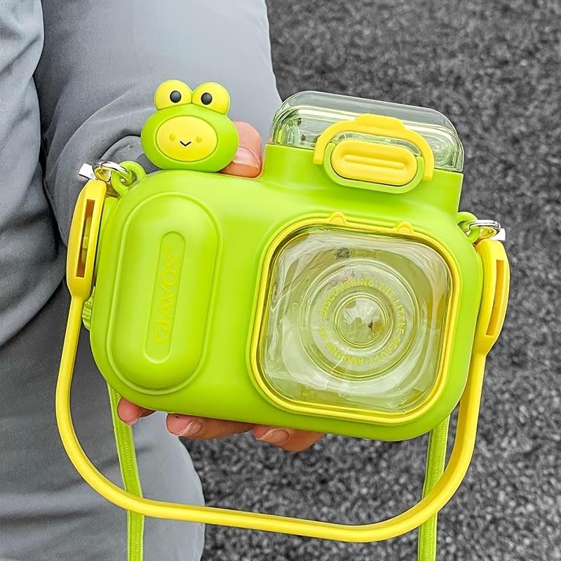 

1 шт. Милая бутылка для воды в форме камеры, стакан «большой живот» из тритана с ремешком для переноски и регулируемым плечевым ремнем для пеших походов, кемпинга, подарки для вечеринок