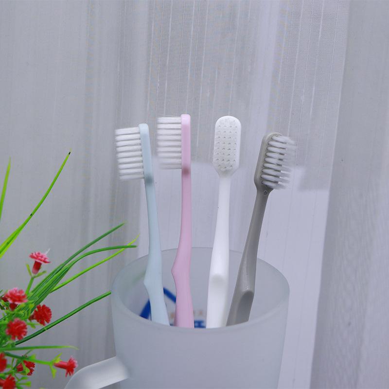 A Set of Four Toothbrushes for Adults or Children Manual Disposable Travel Toothbrush Set Multicolor Travel Toiletries Oral Set