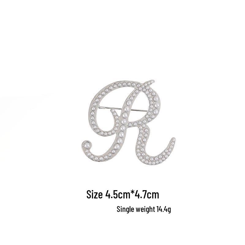 Elegantní brož s perlovým písmenem (26 písmen): Všestranný módní doplněk