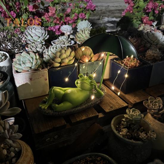 Solar Frog Garden Statue with LED Lights Frog Sculpture Decoration Outdoor Decor Animal Figurine Waterproof Ornament for Patio Lawn Yard