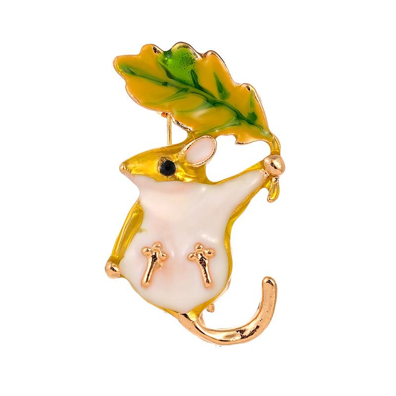 Hand Up The Leaf Mouse Brooches Women Coat Jewelry Party Accessories Gift