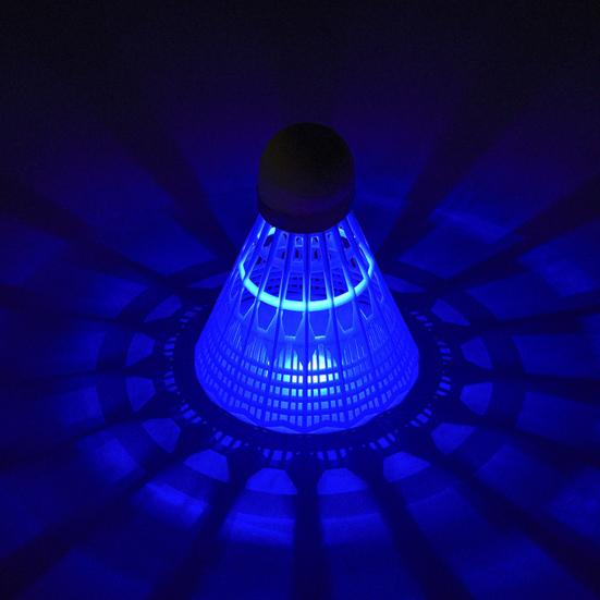 6Pcs/Set Luminous Badminton Balls LED Foamed Plastic Sport Badminton Colorful Light-up Shuttlecocks Children LED Badminton Set for Indoor/Outdoor