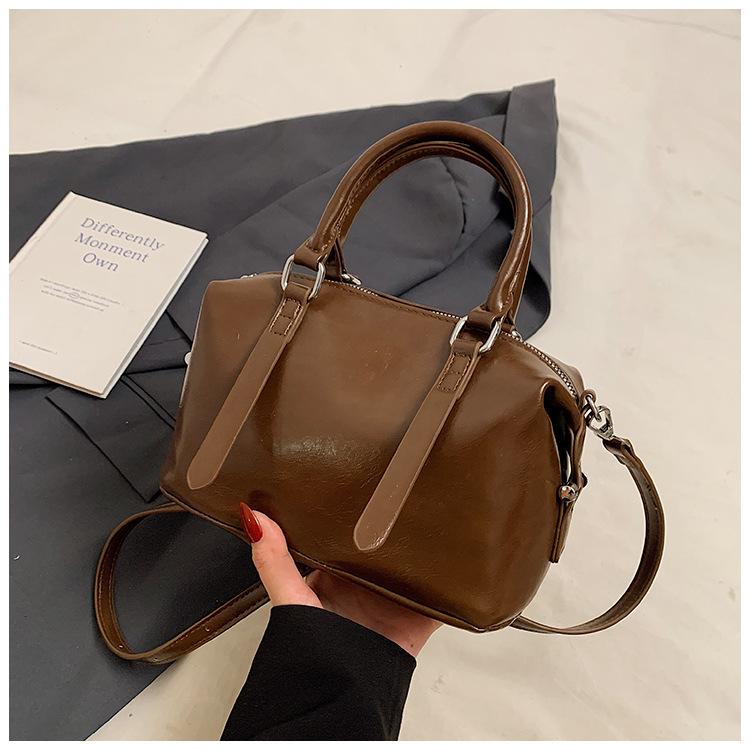Light Luxury High-end Portable Boston Bag Women 2025 New Versatile Fashion Commuter Oil Wax Leather Shoulder Messenger Bag