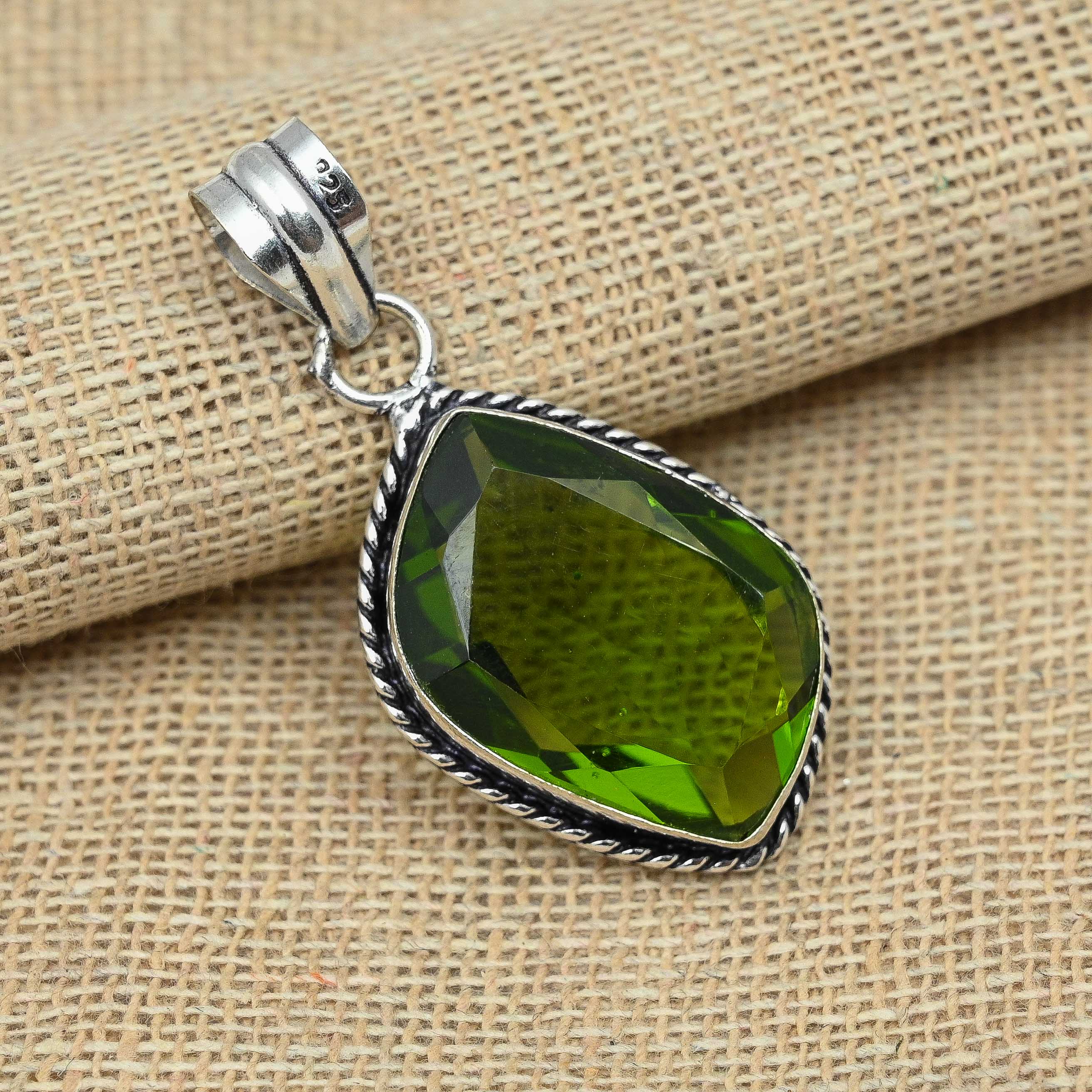 

Отличный драгоценный камень перидот, стерлинговое серебро 925 пробы, кулон ручной работы, ювелирные изделия, женский подарок 1.77 Inches зелёный