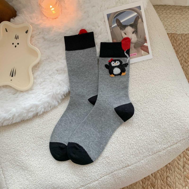 Ladies Autumn Cartoon Cute Penguin Boneless Mid Tube Cotton Socks