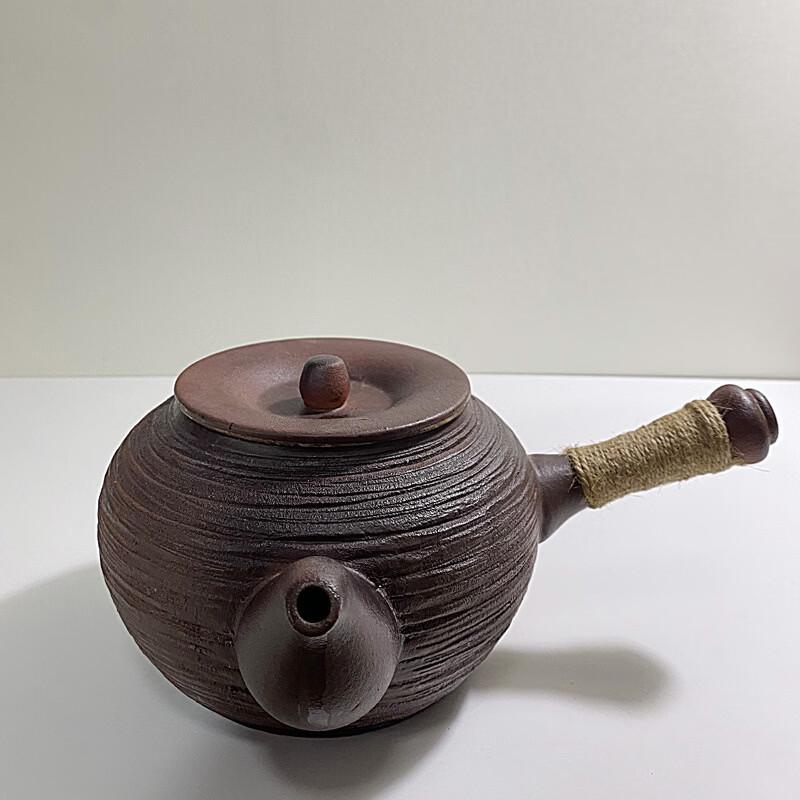 Керамический чайник из вулканической породы