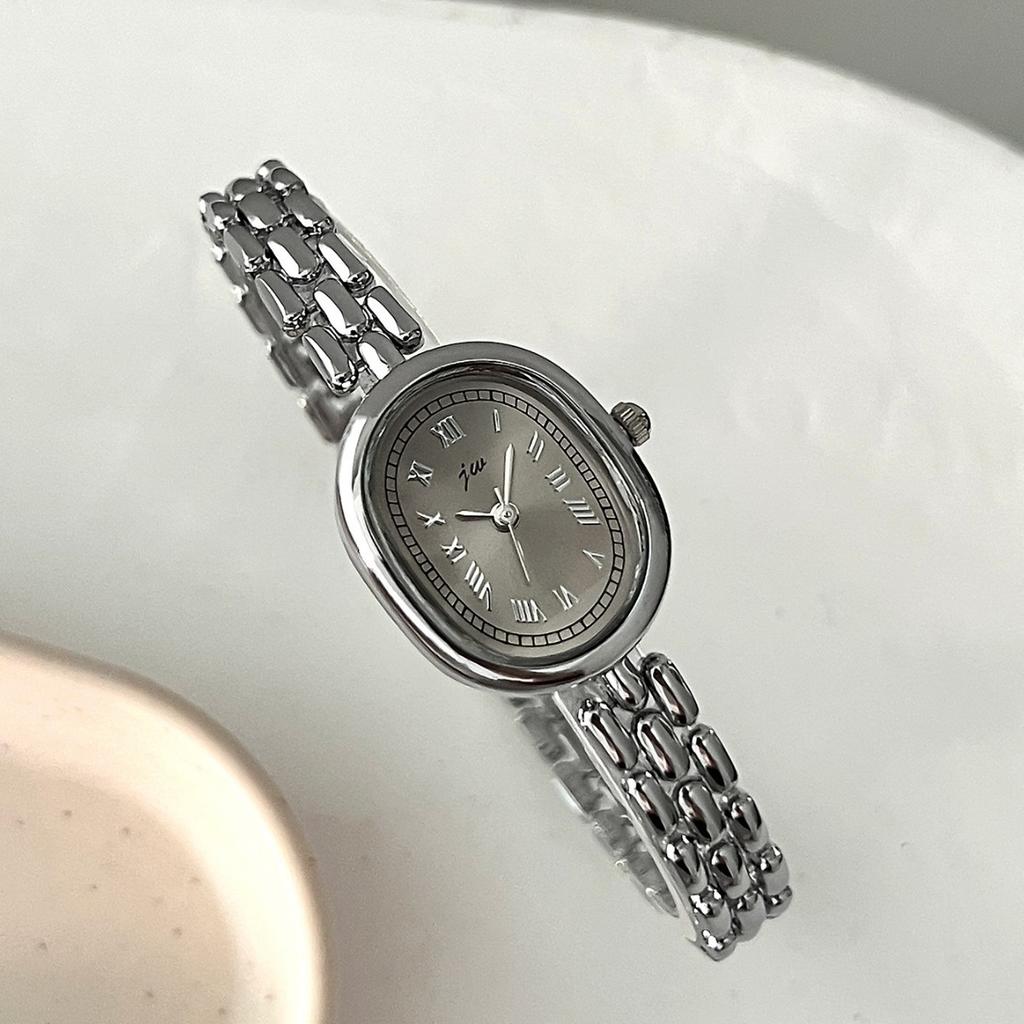 Ladies' Watches are simple niche high Aesthetic Artistic Versatile Oval Shaped Female Fashionable Quartz Clock Wristwatches