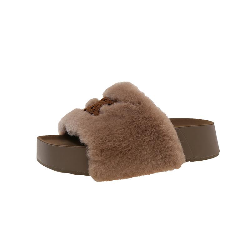Thick-bottomed one-character slippers for women in autumn and winter 2025, new Korean version of fashion versatile outer slippers for women