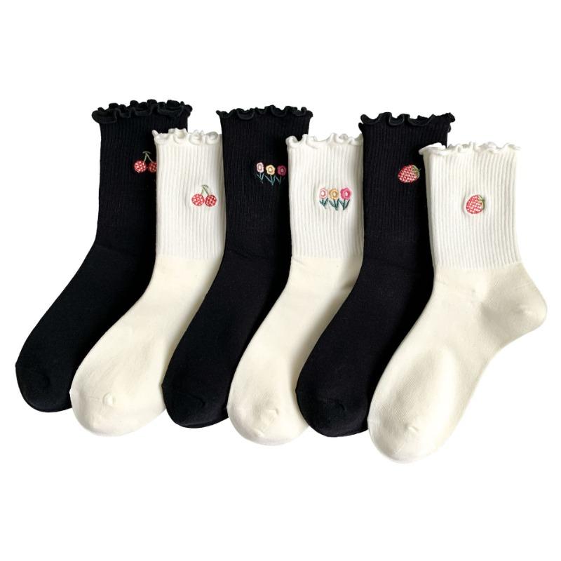 Female Spring and Autumn Solid Color Lace Strawberry Embroidery Boneless Tube Cotton Socks