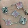 Exquisites Vierblättriges Kleeblatt Armband für Damen Fünf-Blüten Armband Zweiseitiges Natürliches Weißes Perlmutt und Karneol Armband