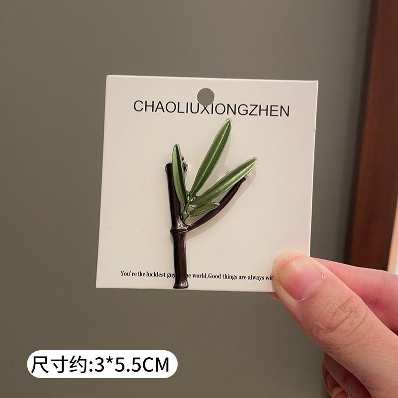 French Pearl Botanical Floral Brooch Women Summer Style Anti-Slip Clasp Elegant Suit Accessory Versatile Commute Bouquet