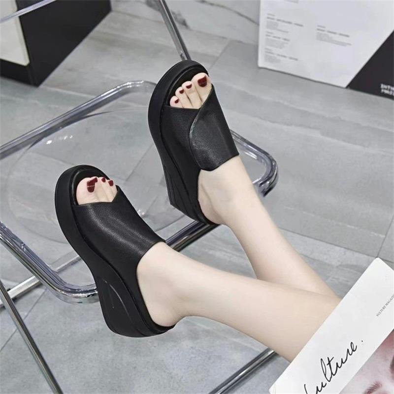 Soft leather non-slip open-toed mother slippers women's summer 2025 new waterproof table thick bottom fashion outer wear fish mouth sandals